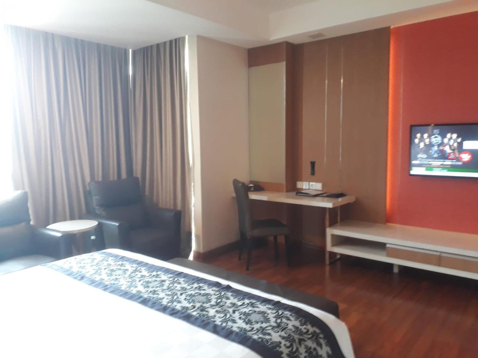 Nagoya Hill Hotel Batam Esterno foto