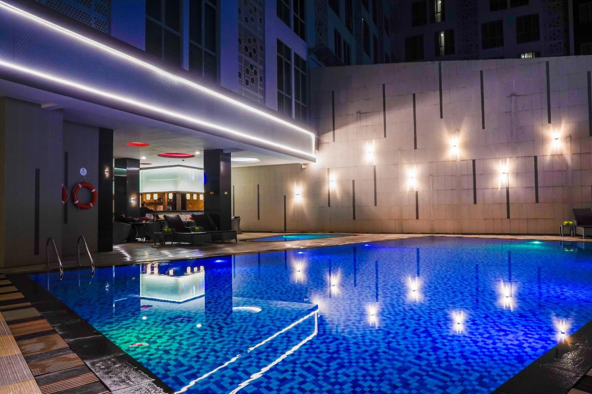 Nagoya Hill Hotel Batam Esterno foto