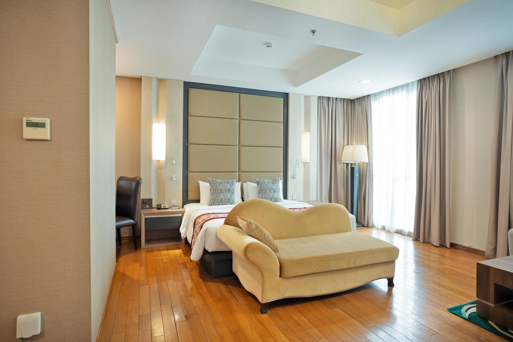 Nagoya Hill Hotel Batam Esterno foto