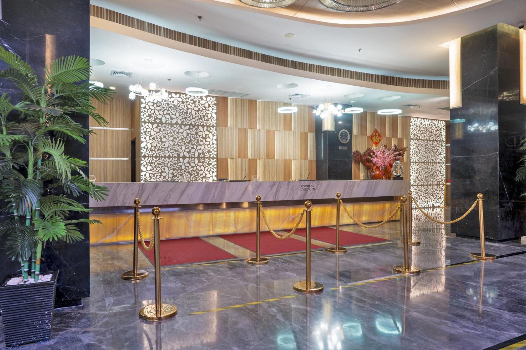 Nagoya Hill Hotel Batam Esterno foto
