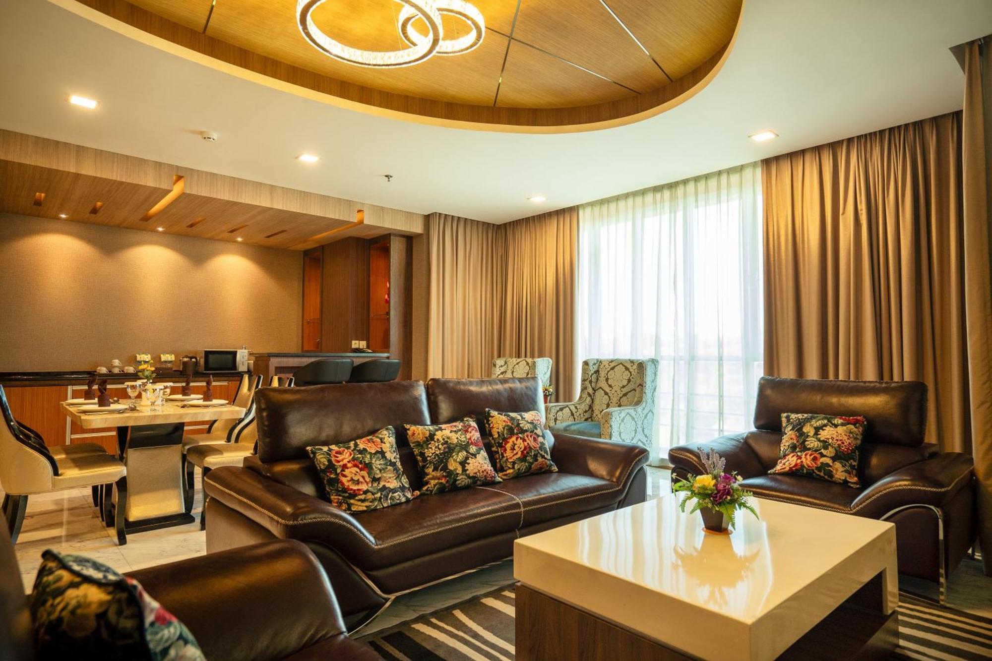 Nagoya Hill Hotel Batam Esterno foto