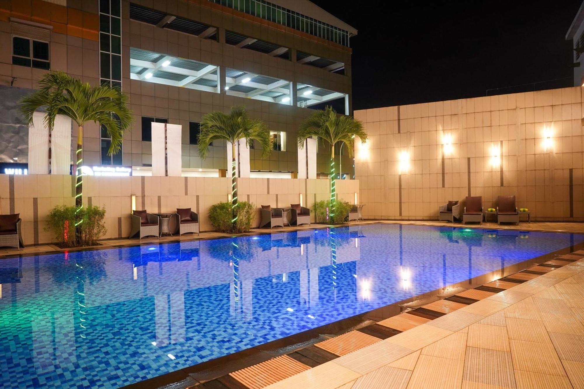 Nagoya Hill Hotel Batam Esterno foto