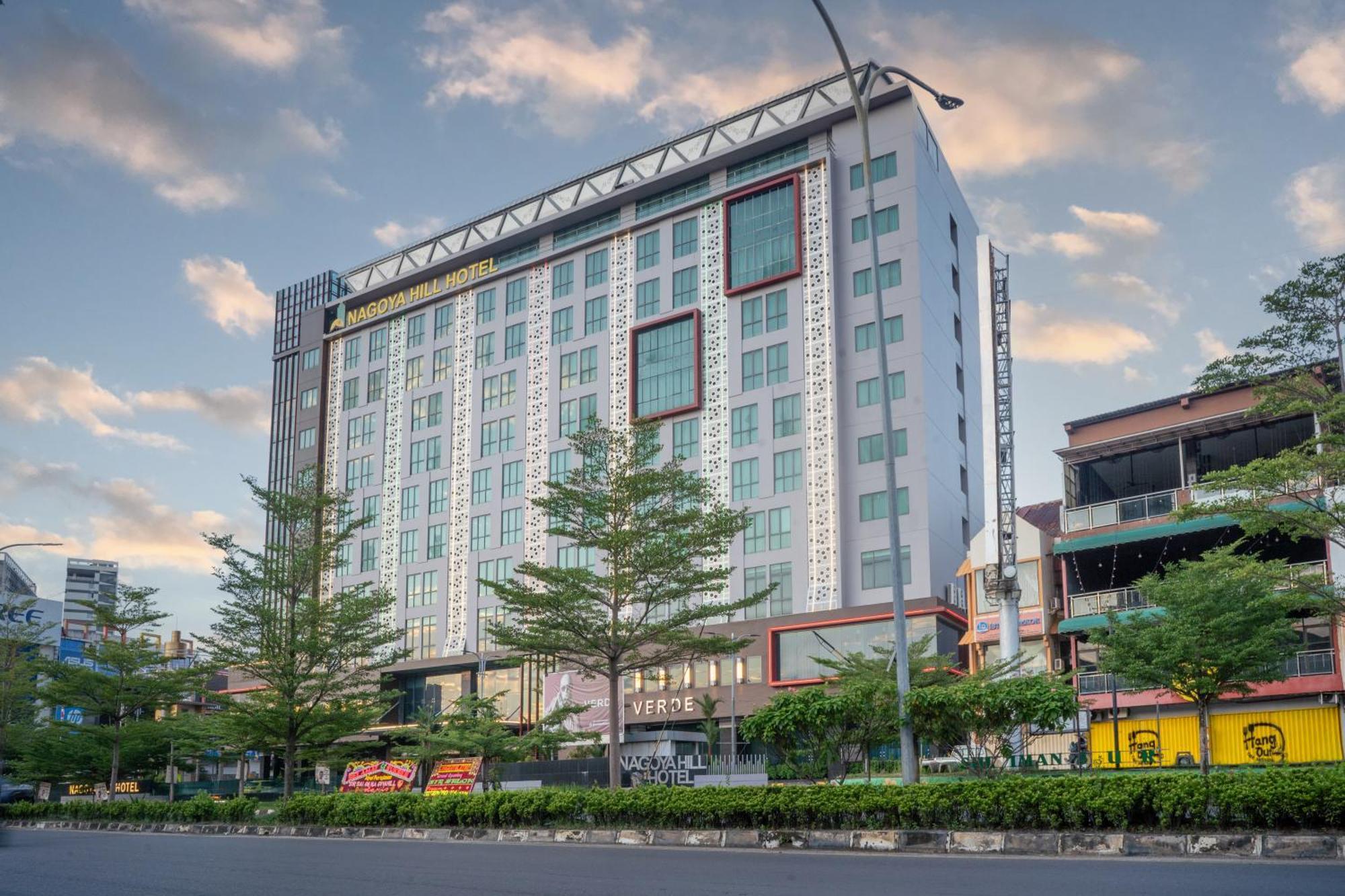 Nagoya Hill Hotel Batam Esterno foto