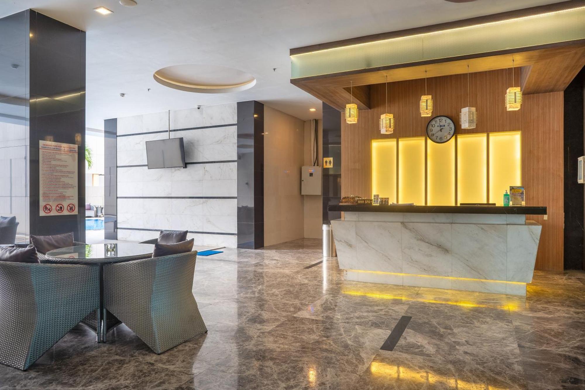 Nagoya Hill Hotel Batam Esterno foto