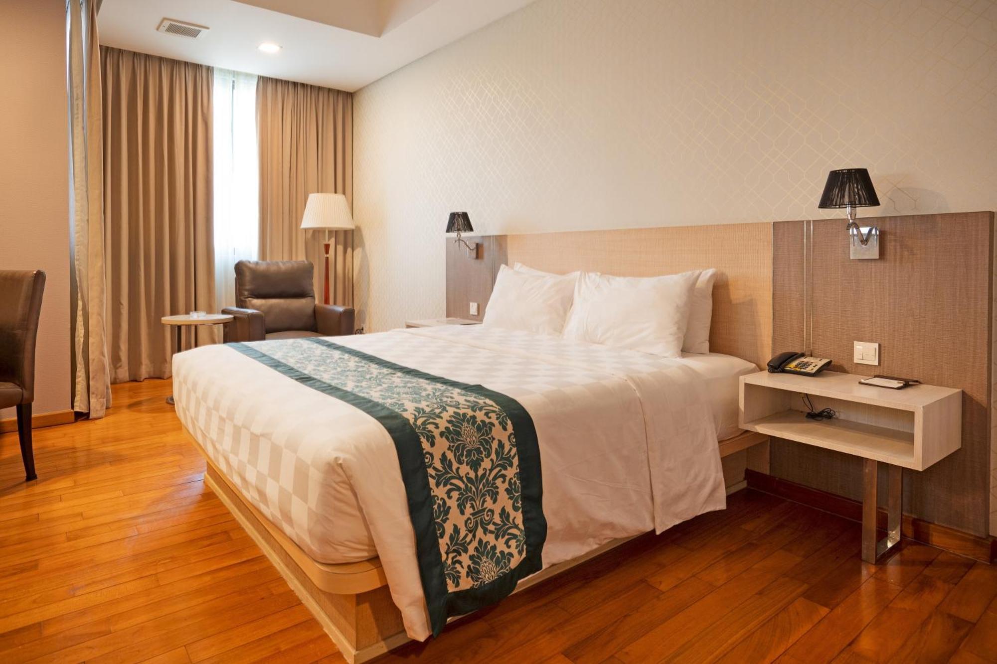 Nagoya Hill Hotel Batam Esterno foto