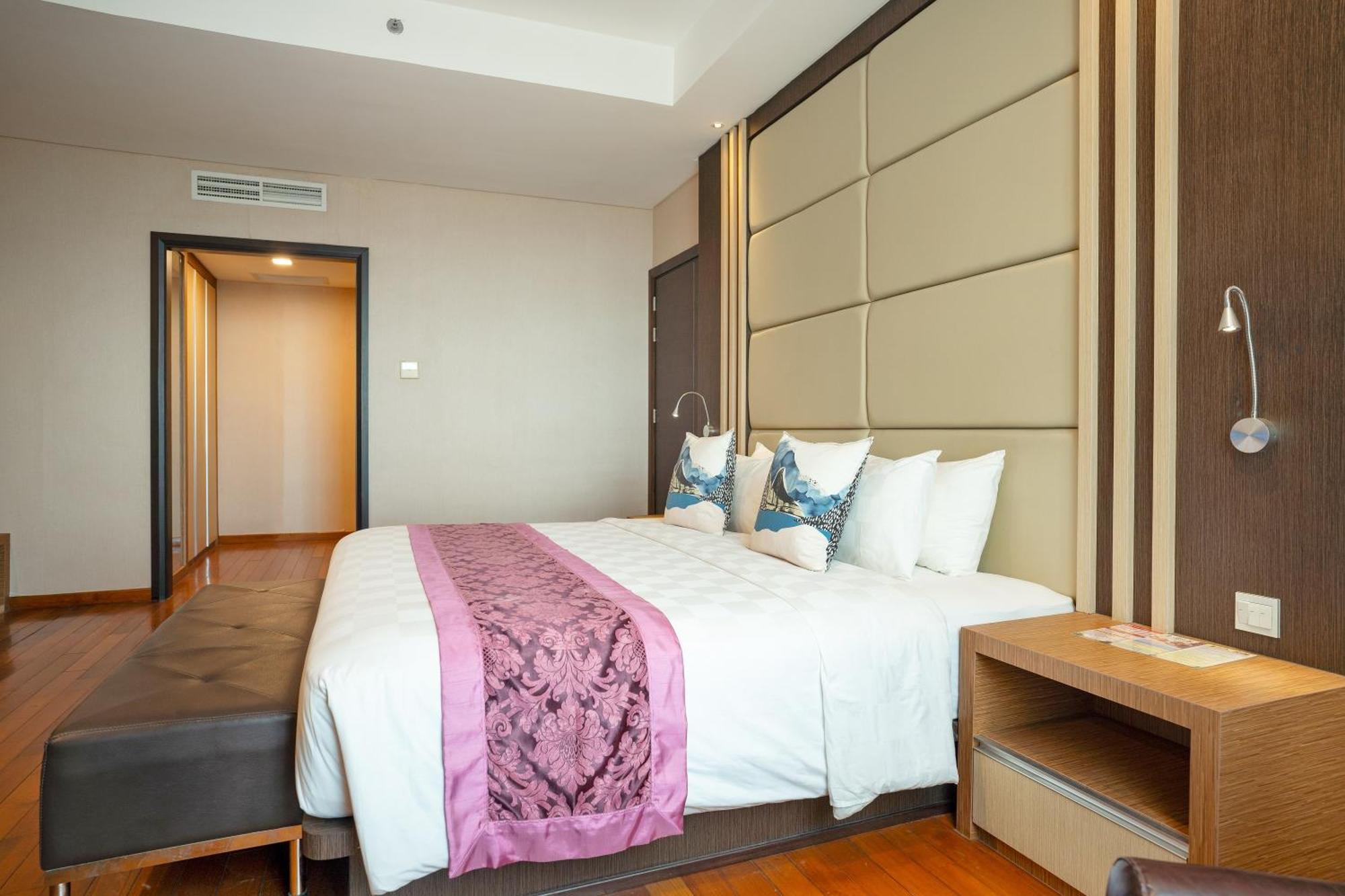 Nagoya Hill Hotel Batam Esterno foto