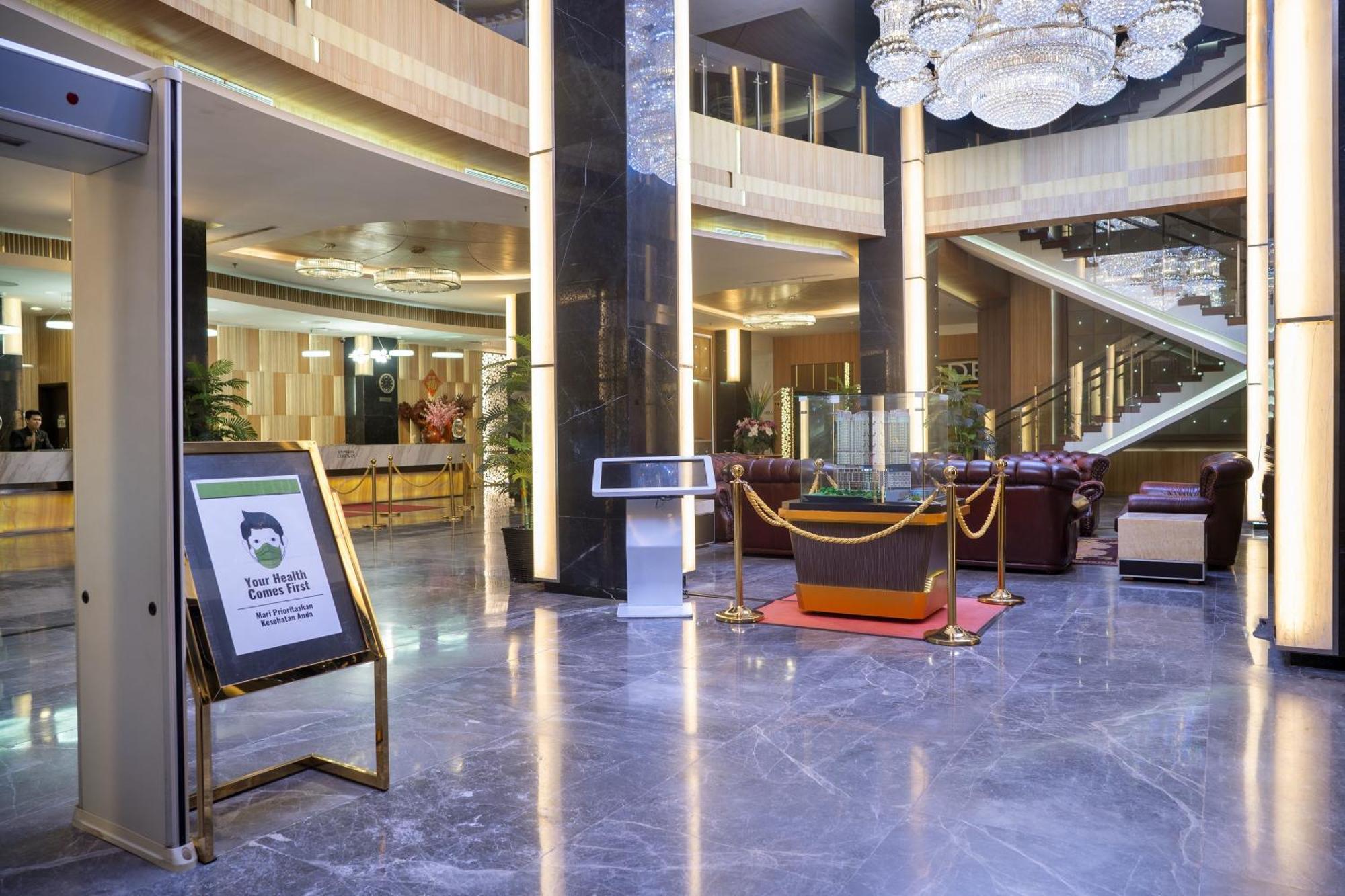 Nagoya Hill Hotel Batam Esterno foto