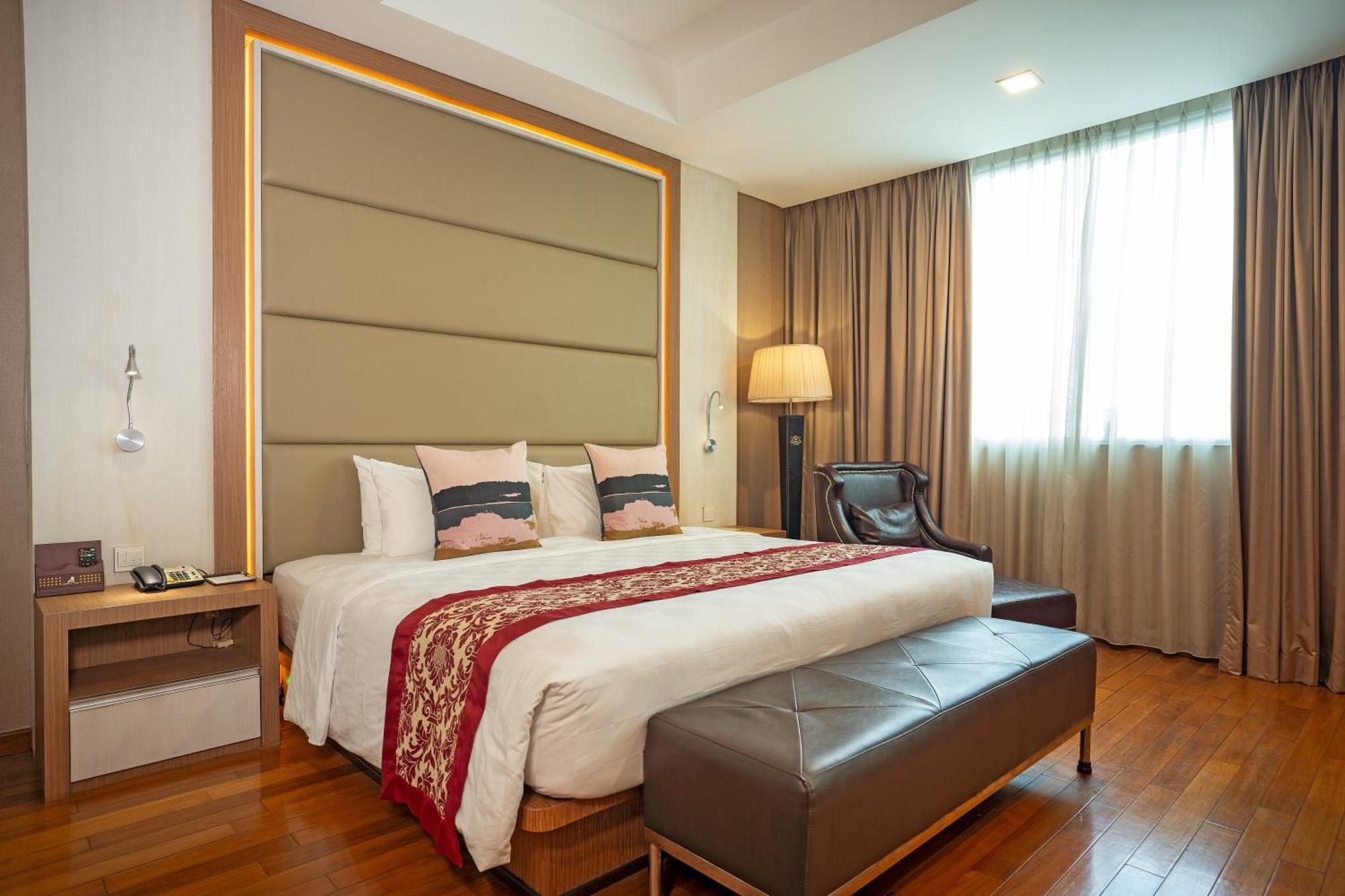 Nagoya Hill Hotel Batam Esterno foto