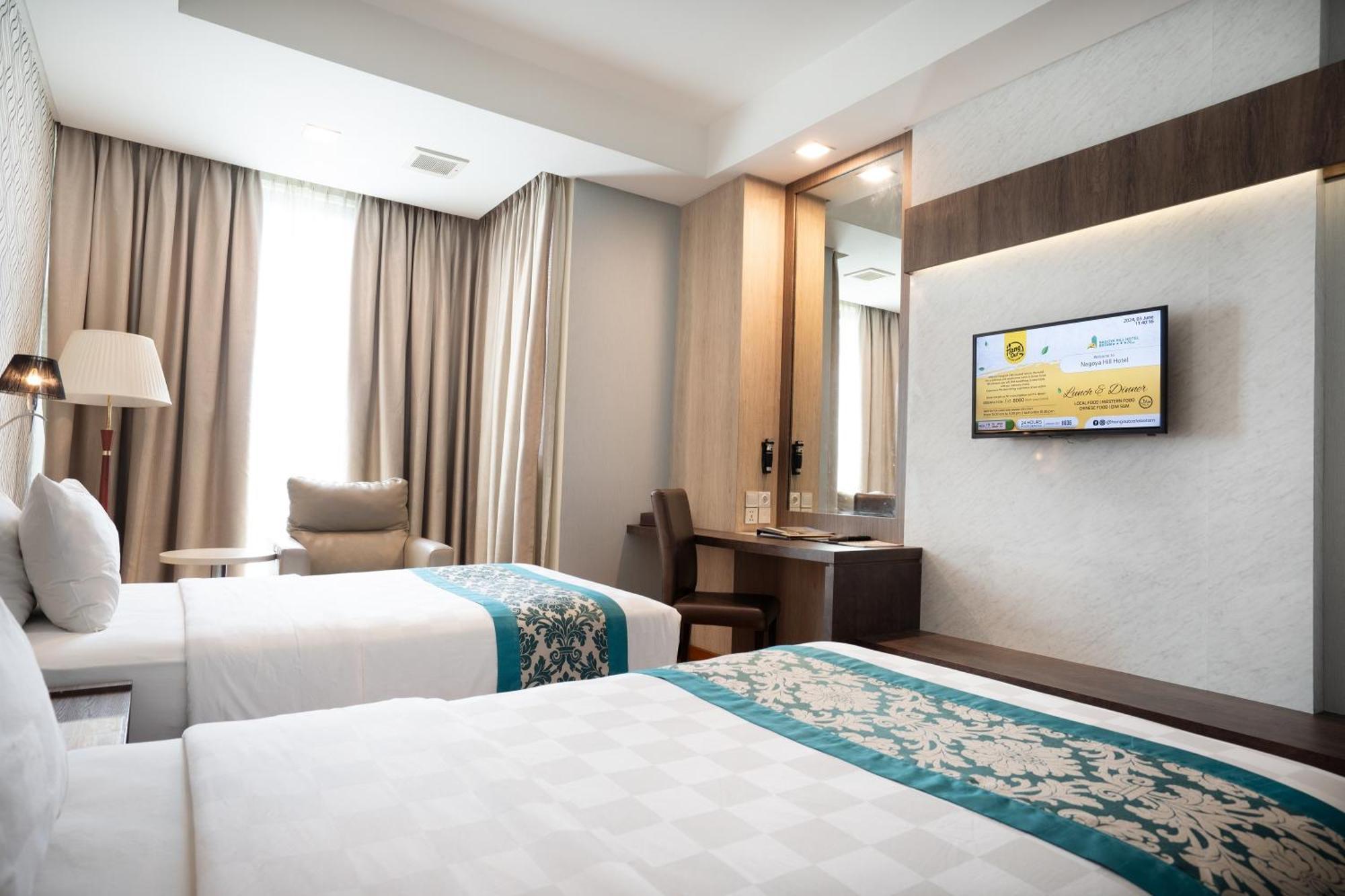 Nagoya Hill Hotel Batam Esterno foto