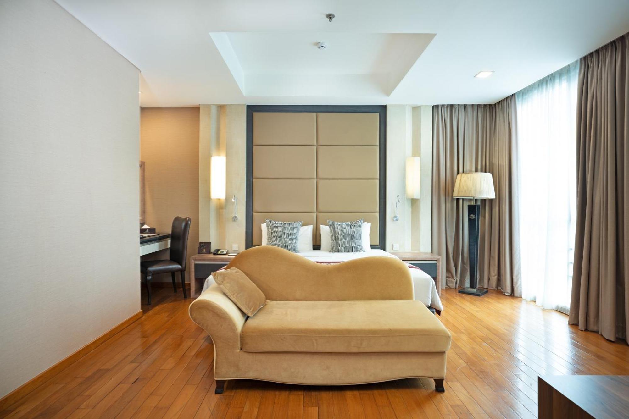 Nagoya Hill Hotel Batam Esterno foto