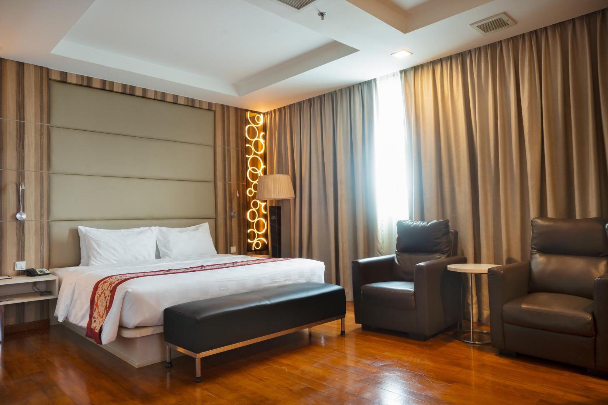 Nagoya Hill Hotel Batam Esterno foto