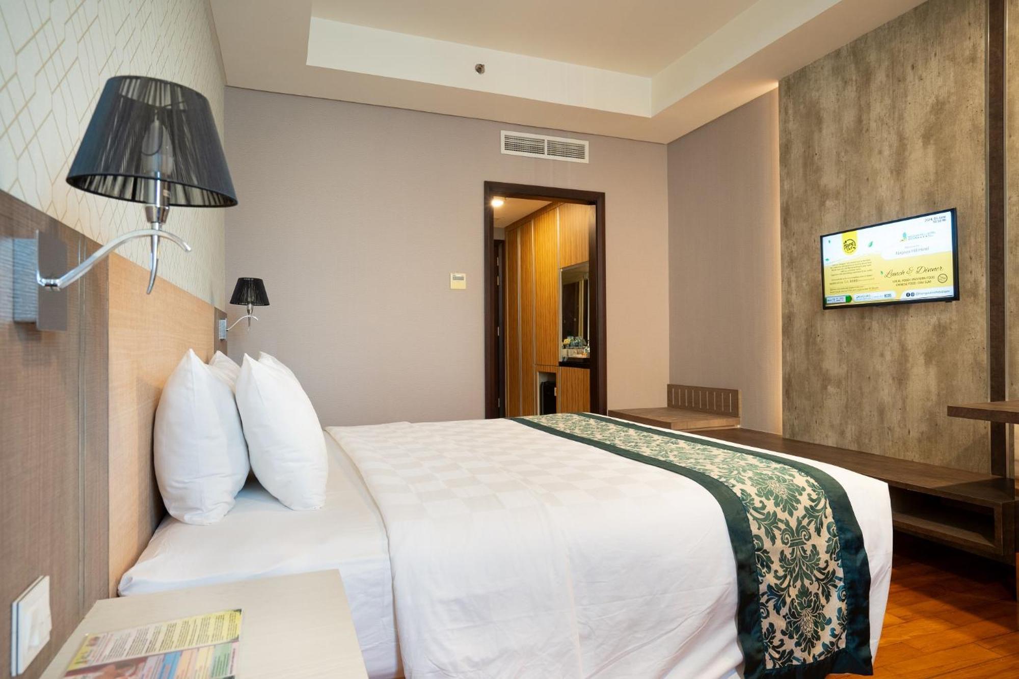 Nagoya Hill Hotel Batam Esterno foto