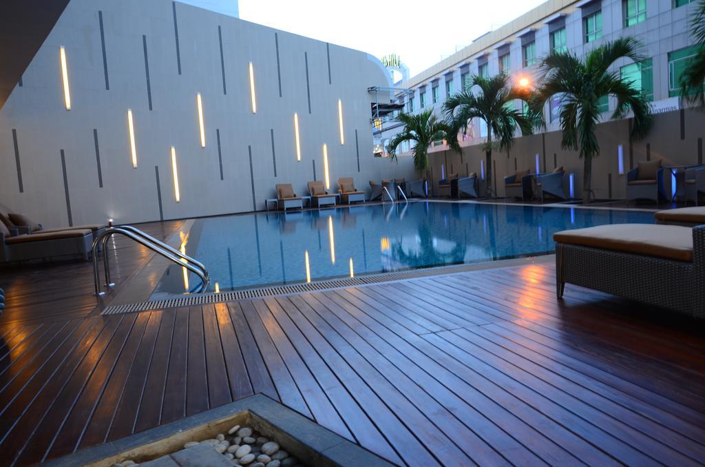Nagoya Hill Hotel Batam Esterno foto