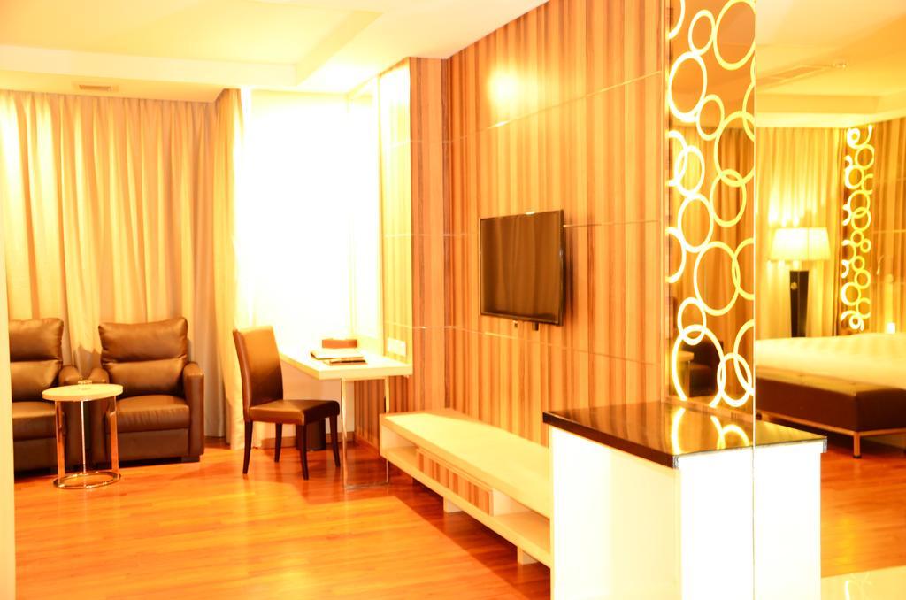 Nagoya Hill Hotel Batam Esterno foto