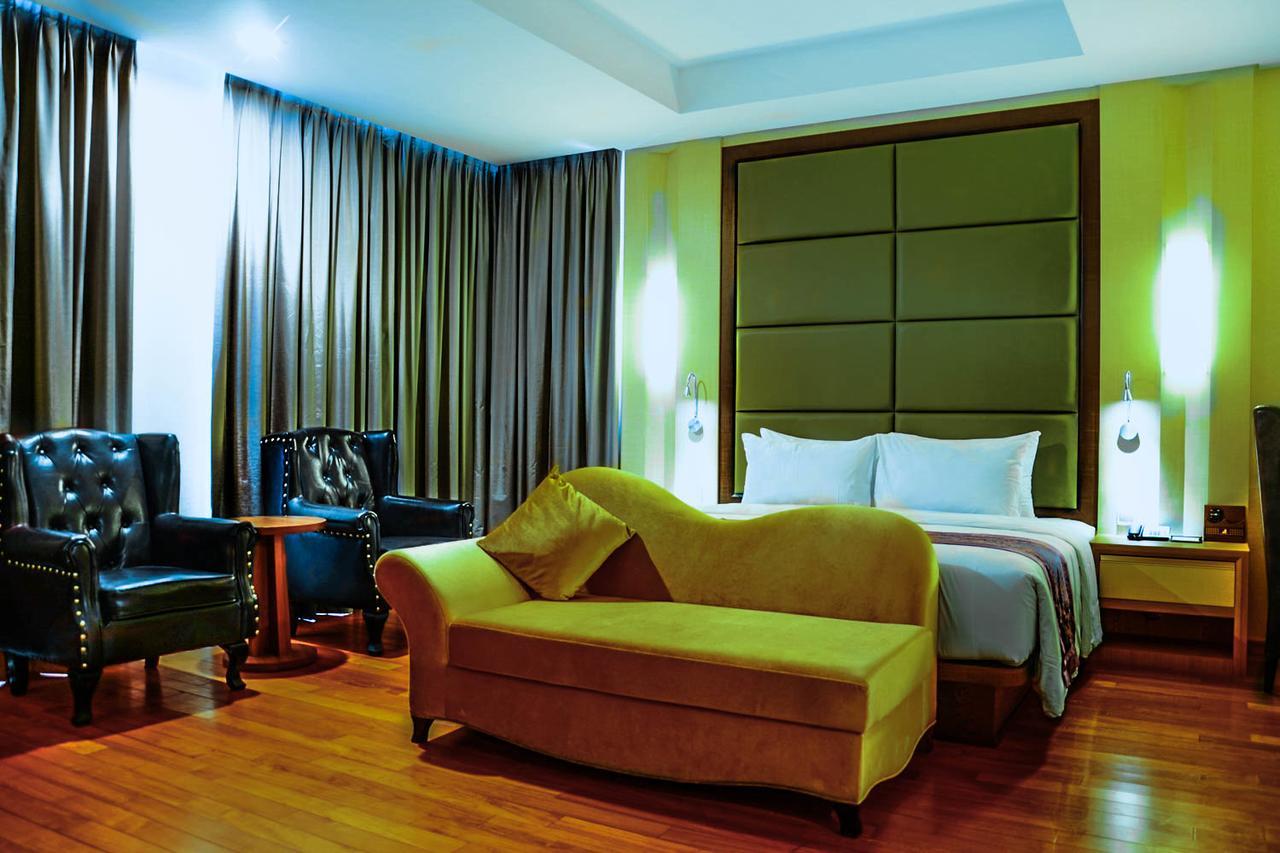 Nagoya Hill Hotel Batam Esterno foto