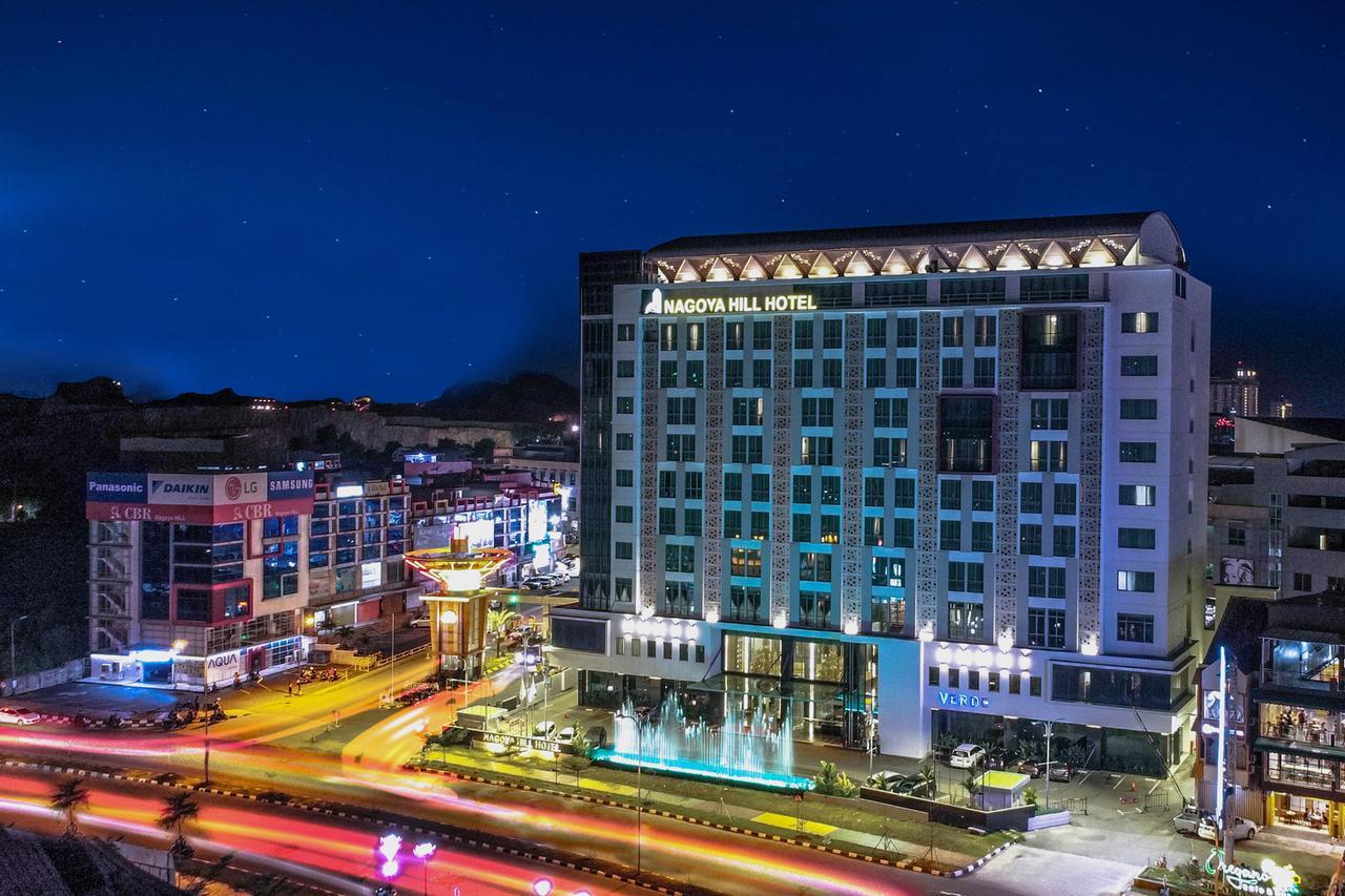 Nagoya Hill Hotel Batam Esterno foto