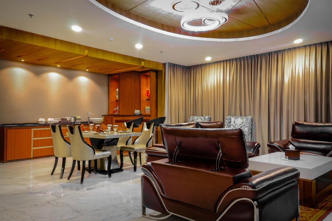 Nagoya Hill Hotel Batam Esterno foto