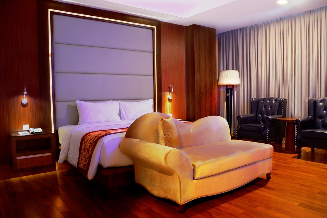 Nagoya Hill Hotel Batam Esterno foto