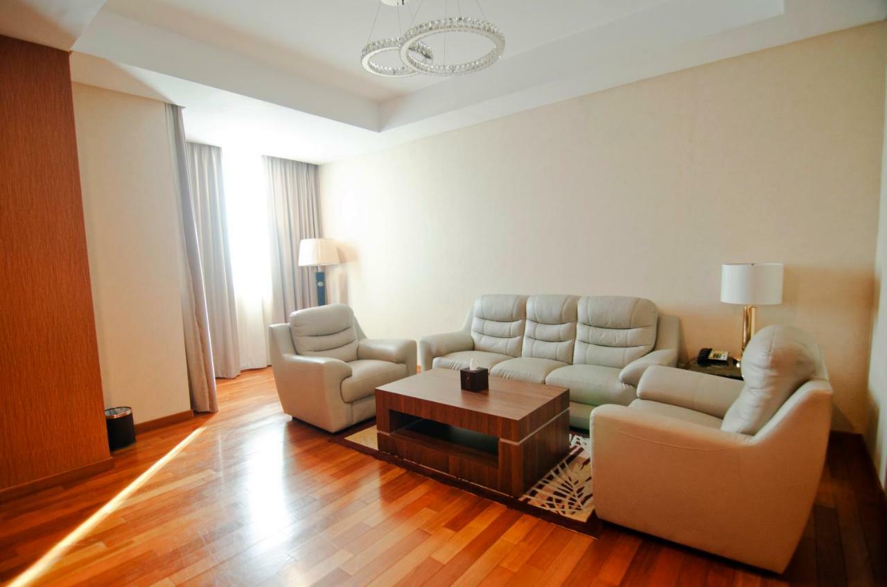 Nagoya Hill Hotel Batam Esterno foto